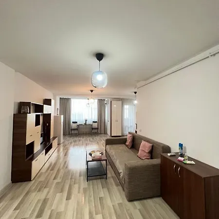 Apartament 3 *